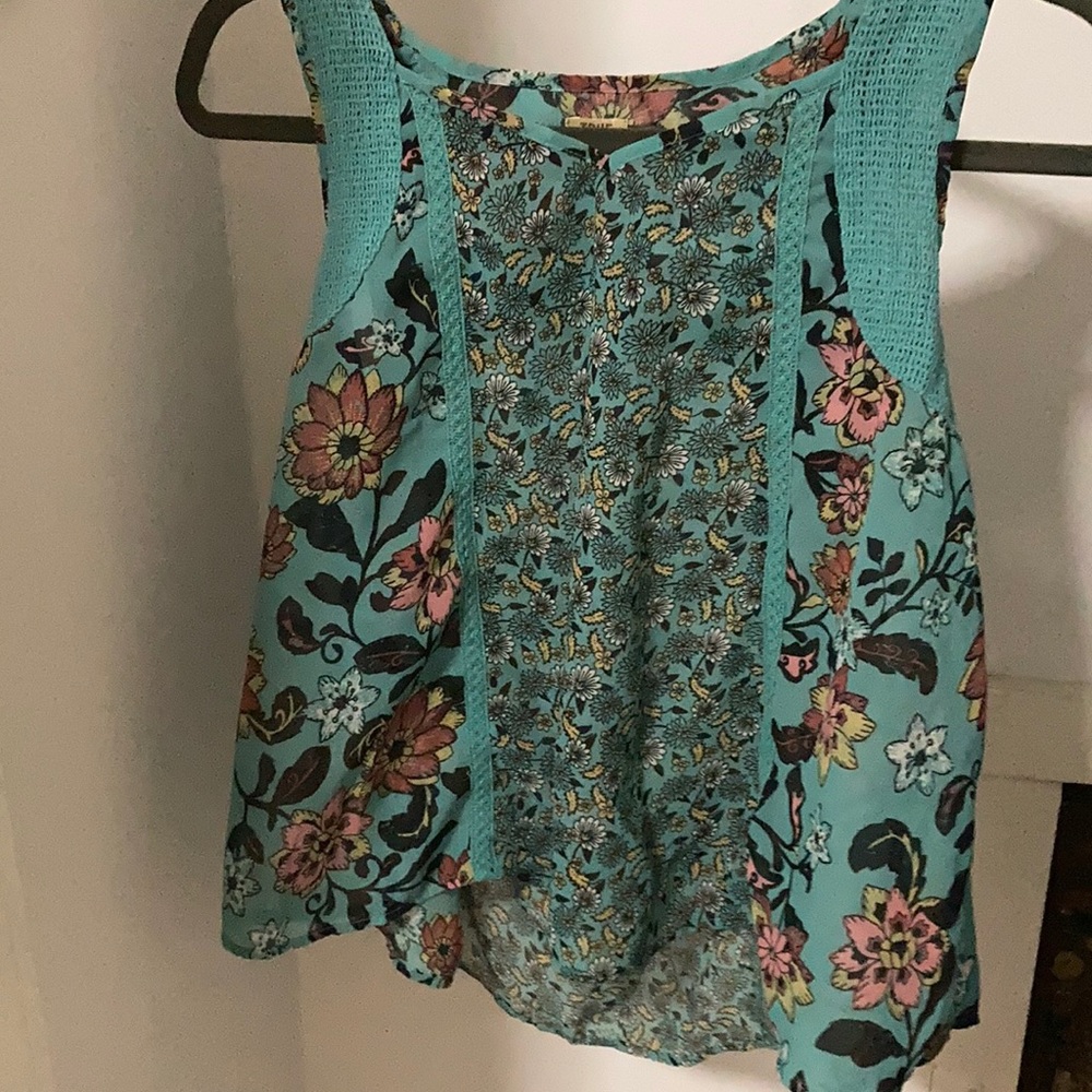 True craft top. Very pretty size Sm.